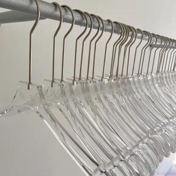 桃園出貨✨透明亞克力衣架高檔服裝店衣撐水晶婚紗無痕衣架定製LOGO透明衣架
