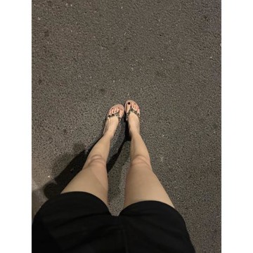 厚底超火絕美水鉆拖鞋女夏外穿高級感2025新款海邊沙灘防滑人字拖