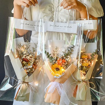 💥超惠購go💥 畢業花束 乾燥花束 幹花花束滿天星玫瑰情人節送閨蜜男女朋友生日禮物永生花創意禮品 D0V1