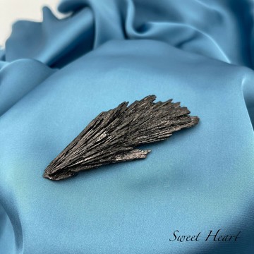 Sweet Heart 田芯好物精選 ??天使之翼 天然 黑羽 稀有羽毛 黑碧璽 原石 冥想 避邪 原礦 無鍍膜優化