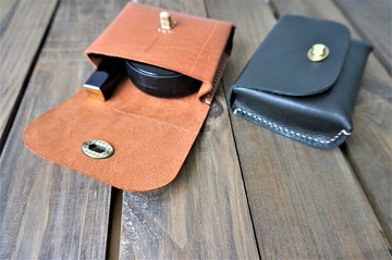 皮革小物收納包 // 化妝包 // 可專屬刻字 // 真皮精油包