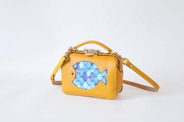 【客订版】深海鱼杜勒斯手工口金包女士医生包