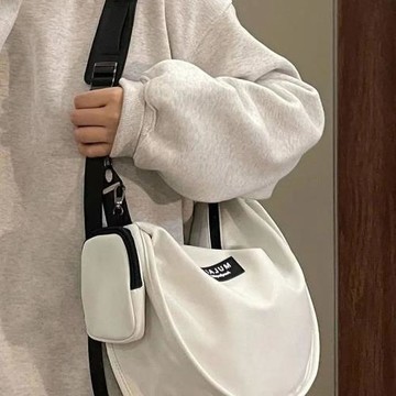日系休閑餃子包運動風斜挎包女大容量帆布包學生上課單肩通勤包潮