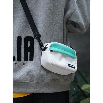 原創新款防水斜挎包隨身小包男單肩手機包女夏百搭輕便迷你小包包