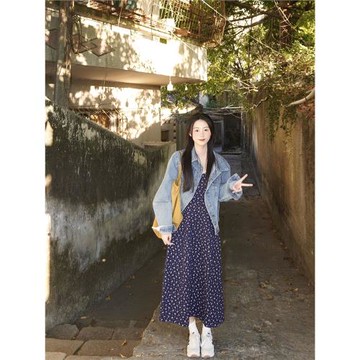 慵懶風復古藍短款牛仔外套溫柔風藏青色碎花v領吊帶長裙兩件套裝