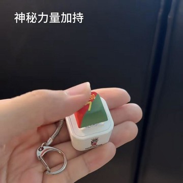 ✈️隔日出🔥6.29🔥足球應援發聲發光鑰匙圈 按鍵音效吊飾 樹脂掛件 搞怪整人小物 包包鑰匙扣 迷你鑰匙圈 足球迷周