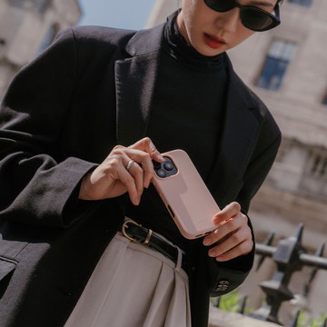 磁吸防摔皮革手機殼 iPhone 16系列 — 迷霧粉