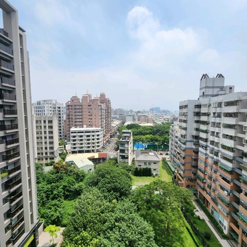 My逢甲／次頂樓視野大兩房平車／低於行情／大降價！｜台中市西屯區逢明街