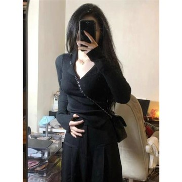 法式v領鎖骨針織衫別致短款上衣設計感小眾黑色打底內搭長袖t恤女