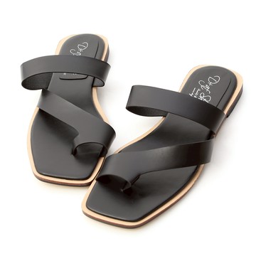 D+AF 獨創質感．斜帶套指方頭平底涼鞋