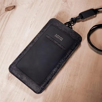 SIPPING CREATIVE 俬品創意 直式手機套 附頸繩 紙革+毛氈材質 耐用環保輕巧可洗  17.3 x 9.8 x 0.6cm  極簡黑  1組