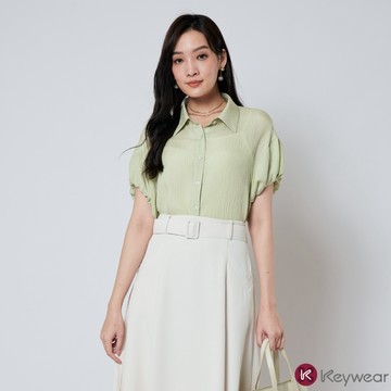 【KeyWear 奇威名品】蠶絲翻領澎袖設計短袖襯衫 淺綠色