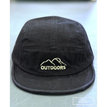 E7TH.OUTDOORS刺繡分割帽-黑