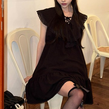 日本 GRL - 俏麗蕾絲荷葉領迷你洋裝-黑 (F)