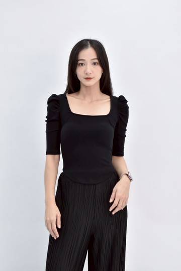 (S) lovfee黑色短袖上衣