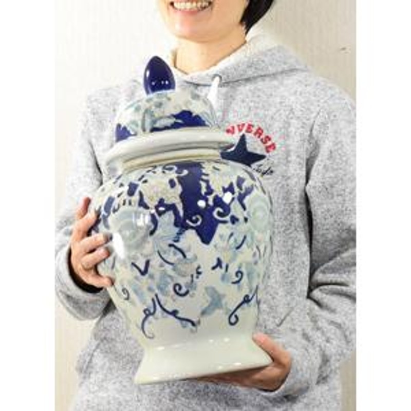 A&B HOME 華蝶青白陶器蓋付壷 バタフライ＆フラワー 飾り壺 陶器置物