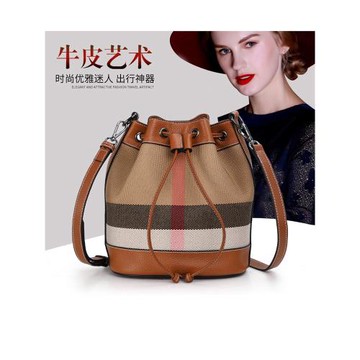 格子帆布包女2026新款時尚單肩斜挎手提包包女士高顏值真皮水桶包