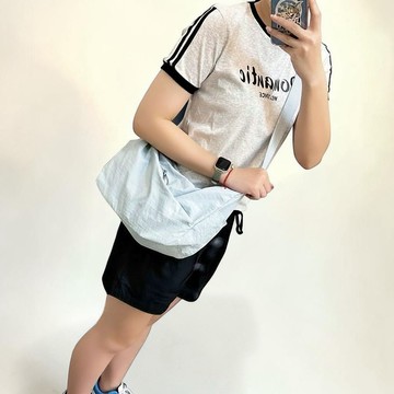 馬卡龍微皺感大容量半月胸包