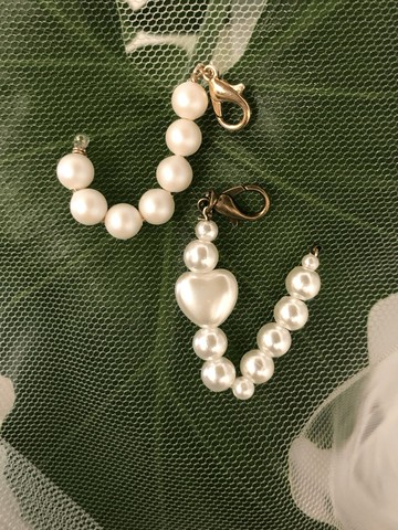 Swarovski 珍珠字母扣 I 小小點綴 I 願你珍珠般放亮 I 原創手作