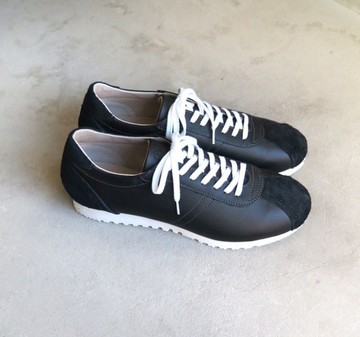 【人氣黑魂！】經典設計與真皮質感！EMA 運動鞋 / 黑 × 麂皮