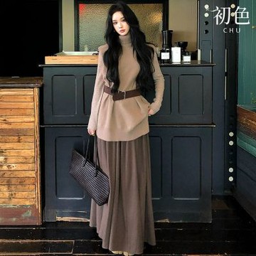 初色 氣質修身純色長袖T恤上衣+腰帶高領中長款馬甲背心+純色長裙半身裙套裝-駝咖色-16517(M-XL可選)