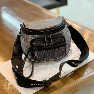 2024新款鑲鉆軟皮女包時尚亮片燈芯絨單肩斜挎包寬肩帶燙鉆馬鞍包