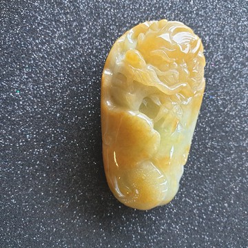 逸品軒~天然緬甸玉A貨-R1894-黃翡龍如意墜子/手把件 長77.5mm寬43.1mm厚28.8mm 顏色金黃漂亮。