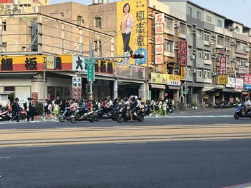 正建興路上超級有人潮(黃金店面)｜高雄市三民區建興路