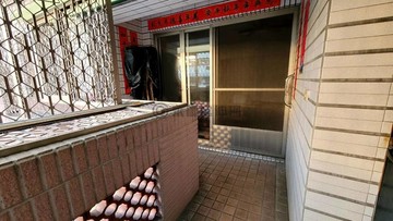 草衙商圈 電梯華廈三房，陽台進出採光佳｜高雄市前鎮區佛公路