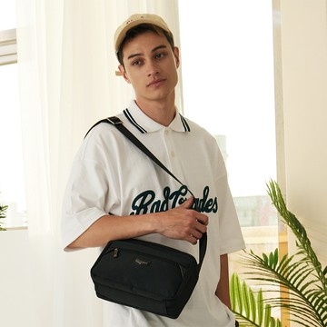 【金安德森】 Ternence 小款拉鍊側背包-霧黑