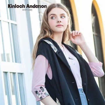 Kinloch Anderson 氣質愛心logo圖樣設計七分袖上衣 金安德森女裝(KA0963009 嫩粉/深藍)