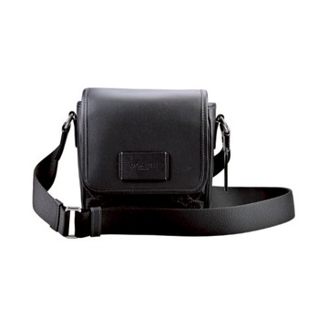 [平輸版] 【COACH】黑色C LOGO緹花布拼接素面皮革上翻蓋斜背男包 真品平輸