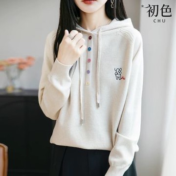 初色 日系純色小狗刺繡彩釦抽繩連帽針織長袖打底上衣女上衣-共5色-18912(F可選)