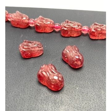 【Rich手作】 草莓晶 兔子 通孔 兔年 雕件 水晶 雕件 串珠 手鍊 散珠 串珠 DIY 半成品 現貨在台 水晶設計