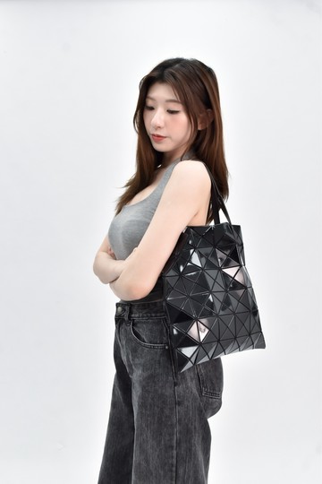 issey miyake 黑色 baobao 6x6亮面方格肩背包 托特包