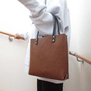 新款設計・牛皮・三角拼接舊款方形托特包・光滑・咖啡色・0562