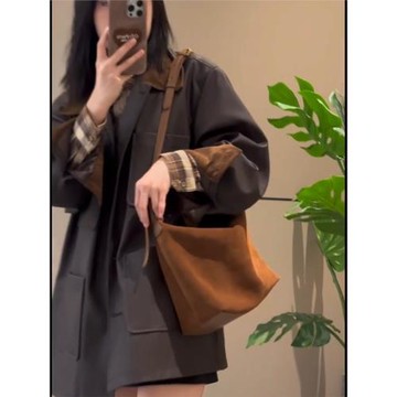 超火包包女2025新款美拉德棕色通勤托特包麂皮絨大容量單肩斜挎包