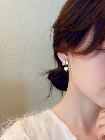 花朵耳釘森系超仙網紅耳墜新款潮輕奢微鑲滿鉆高級感珍珠耳環1入