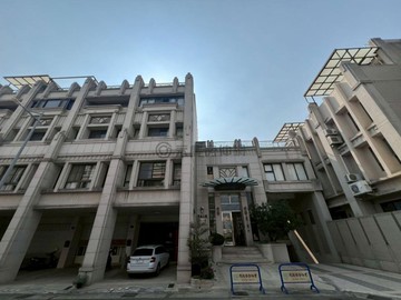 太平雙語學區新光國小旁寶運一墅震後雙車別墅｜台中市太平區新興二街