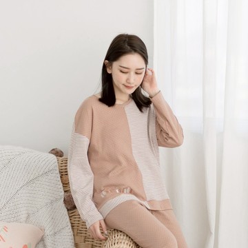 UMORFIL膠原蛋白波點條紋拼接刺繡居家服-奶茶棕