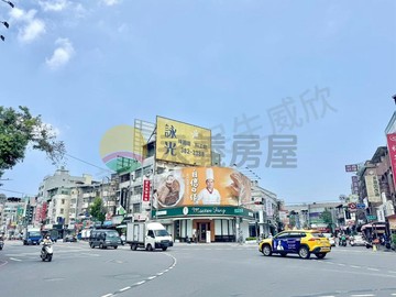 高科大環狀輕軌｜親水公園莊敬國小漂亮車庫透天｜高雄市三民區本和街