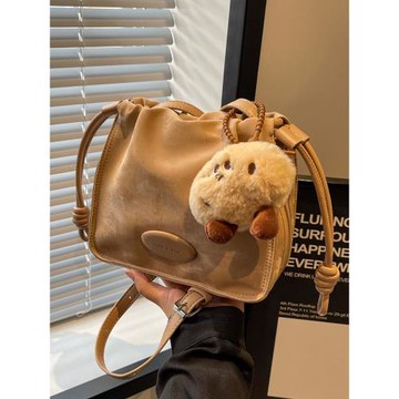 今年流行包包女2025新款簡約百搭質感斜挎小包高級爆款超火水桶包