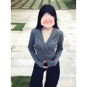 【顯瘦短版設計】美式小衆洋氣韓版交叉連帽長袖短款上衣 T恤 女裝 潮流女裝 短板上衣 短板顯瘦上衣 短款 短版t恤女 美