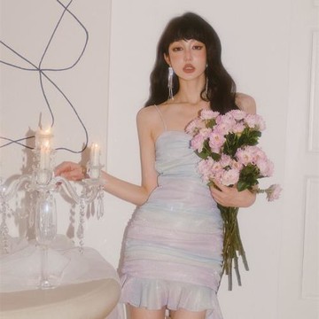MOOD X MIURA 秋新款 彩虹絲光鉆鏈裝飾抽褶吊帶連衣裙