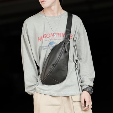 新款男士休閑胸前包 時尚百搭單肩包 潮流運動男士騎行包餃子胸包