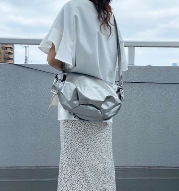 圓潤可愛輕量撥水漆皮 2 用肩背包 ∣ 適用雨天與休閒活動