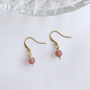 古典串珠。天然草莓晶 黃銅耳勾 手作 垂墜耳環 人緣 招桃花 貴人