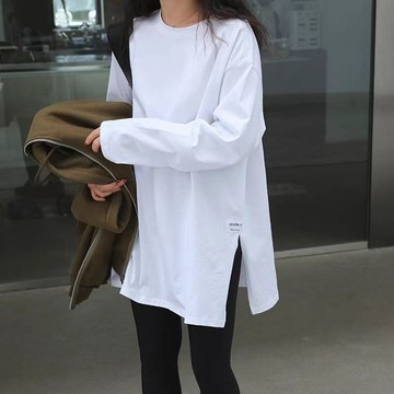大尺碼長袖T恤女 疊穿T恤 白色打底衫女秋冬寬松大碼胖mm長袖t恤內搭德絨開叉上衣