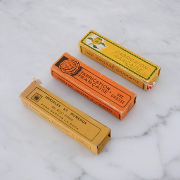 法國復古紅色花押字綿帶