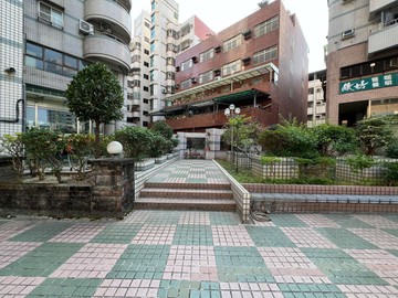 左營龍華國中C25輕軌好市多3房平車｜高雄市左營區忠貞街